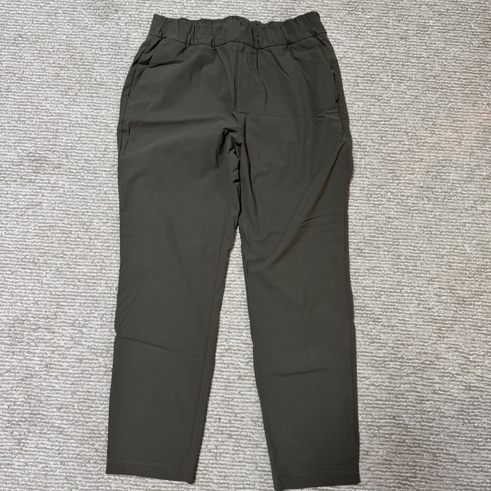 Vuori Green pants size Medium